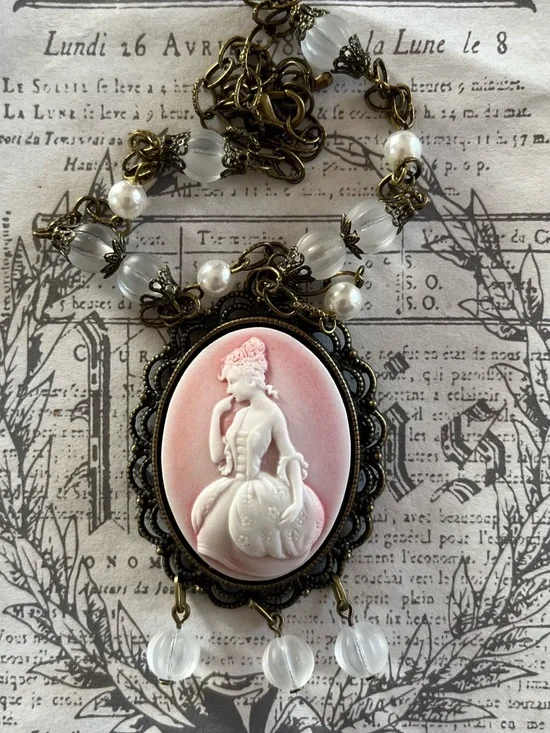 Marie Antoinette Pink Cameo Necklace Vintage Matte Czech Glass & Brass Chain - Picture 5 of 16